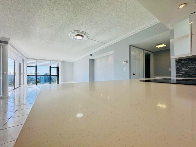 Building Photo - 3625 N Country Club Dr