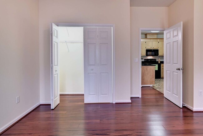 Building Photo - Spacious 3 Bedroom 2.5 Townhome Near Fort Eustis - Granite Kitchen & Fenced In Backyard