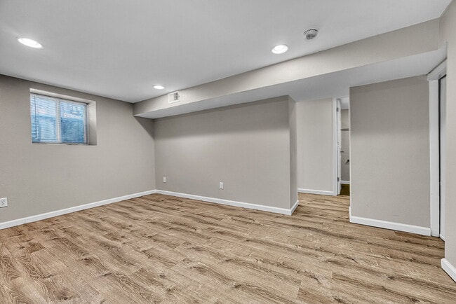 Building Photo - $1,240.95 -  1 bed, 1 bath Condo in Denver.