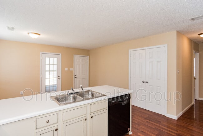 Building Photo - 118 Cedar Bend Dr