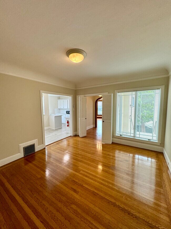 Building Photo - 2538 15th Ave