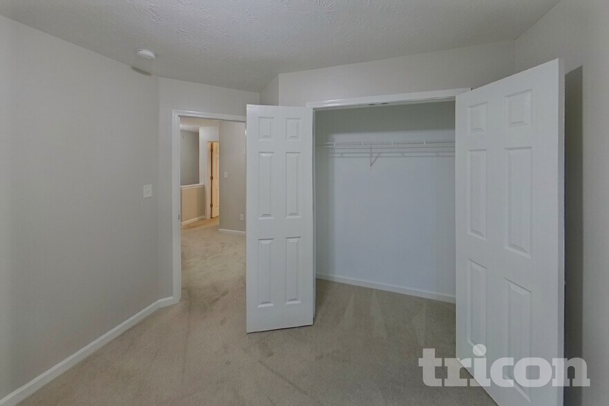 Building Photo - 1563 Little Creek Dr