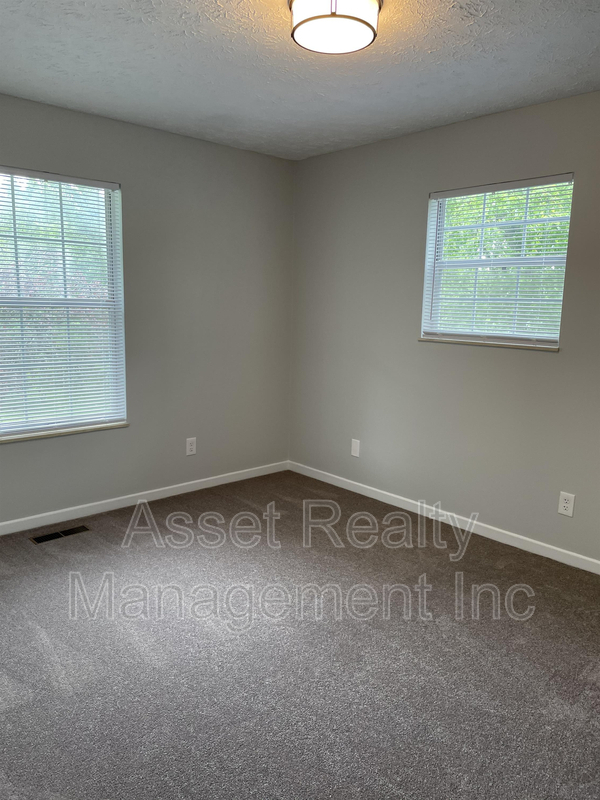 Building Photo - 608 Augustan Ln