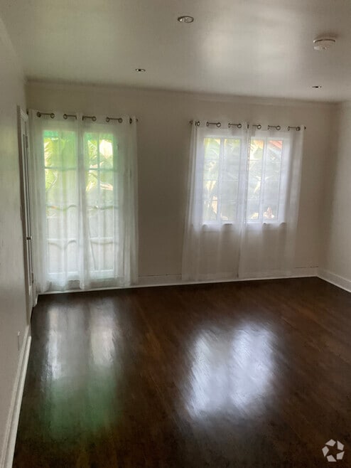 Building Photo - 2034 Highland Ave