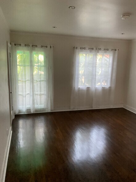 Primary Photo - 2034 Highland Ave