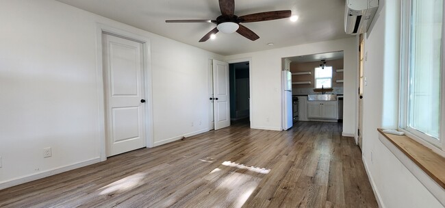 Living Room - 14254 Daniels Rd