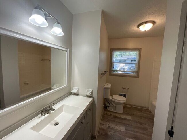 Building Photo - 2356 Clifton Springs Manor