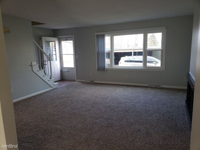 Building Photo - 2 br, 1.5 bath Townhome - 1451 S Center Rd