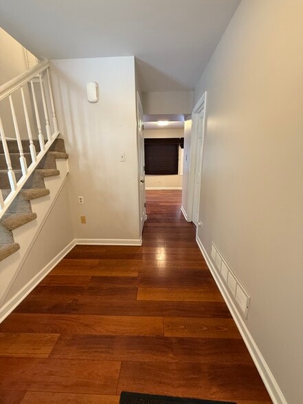 Building Photo - 284 Washo Dr