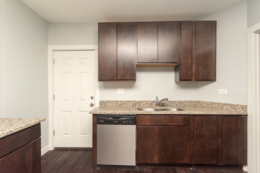 Building Photo - 2968 N Ridgeway Ave