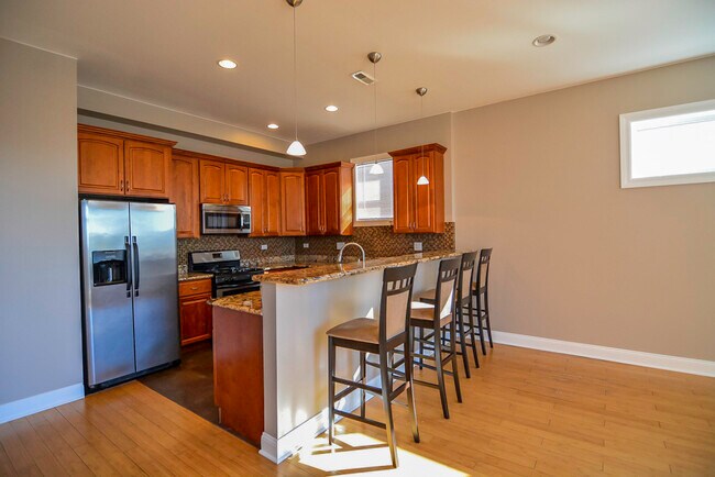 Building Photo - 4006 N Kilbourn Ave