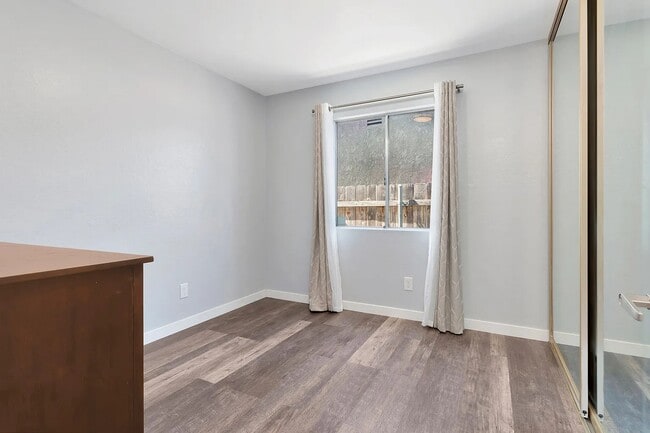 Building Photo - 10231 Empress Ave