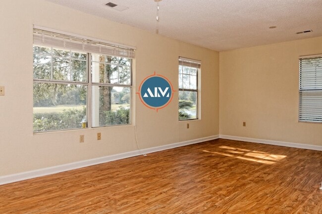 Building Photo - Charming First-Floor Condo with Pond Views at The Estate at Westbury
