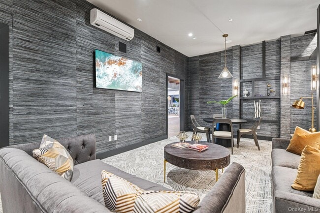 Building Photo - 4180 Sunrise Hwy