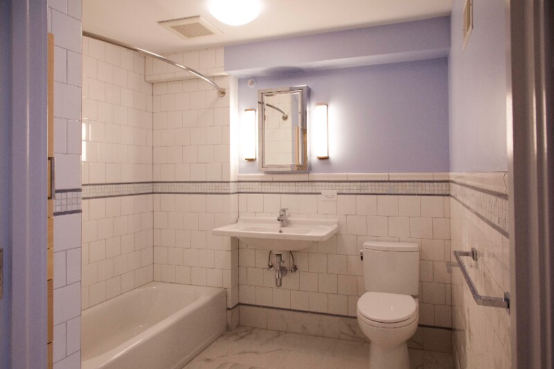 Building Photo - 123 Main St