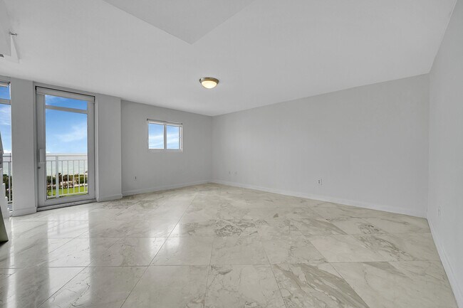 Building Photo - 7600 Collins Ave