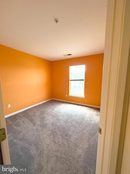 Building Photo - 46055 Gooseneck Dr