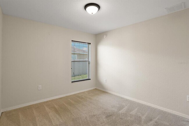Building Photo - 581 Greenshank Dr