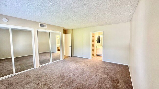 Building Photo - Beautifully Remodeled Upstairs Condo Unit with Private Balcony Patio in Downtown Fallbrook!