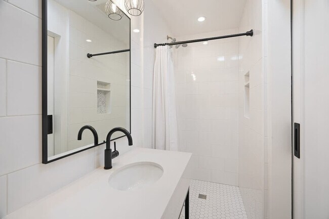 Building Photo - 2464 Jefferson St