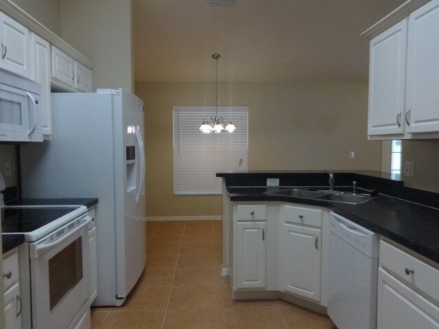 Building Photo - 808 Scenic View Cir