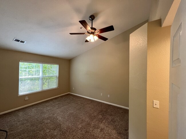 Building Photo - 5225 White Willow Dr