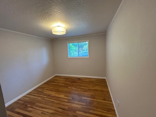 Building Photo - 16810 NE Couch Ct