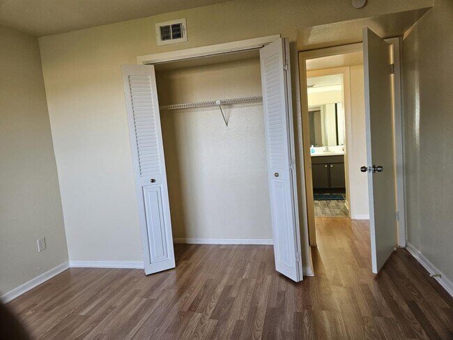 Building Photo - 8433 Hearth Dr