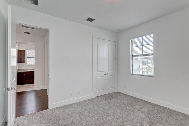 Building Photo - 1205 Faulkner Ter