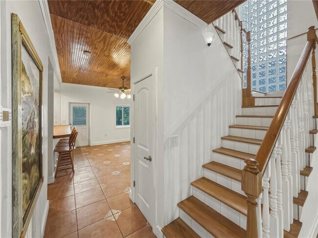 Building Photo - 211 E 131st Ave