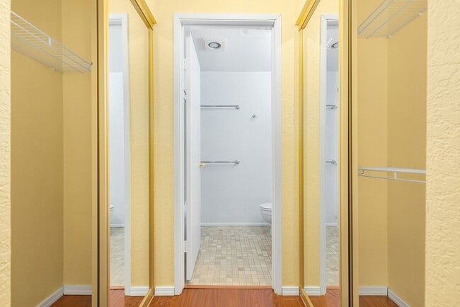 Building Photo - Cozy Redmond 2 Bedroom 2 Bath Condo