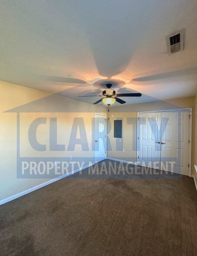 Building Photo - Two bedroom townhome in North Cleveland