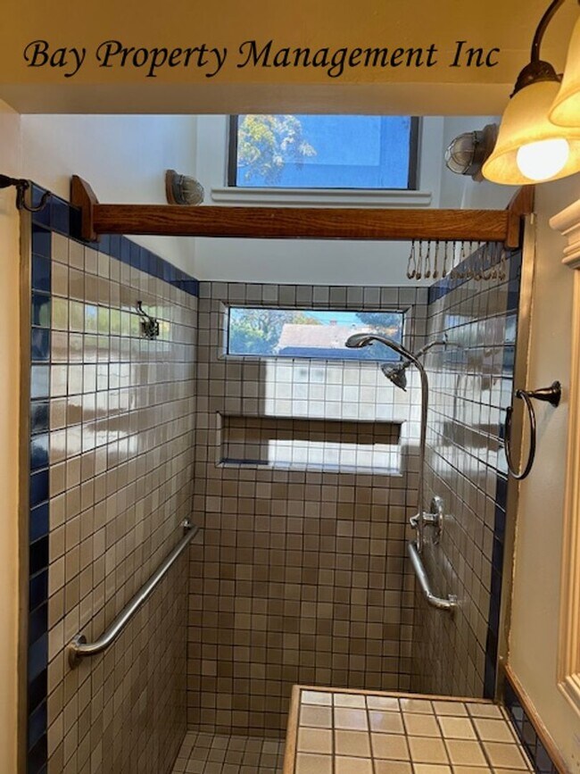 Building Photo - Charming 3 bedroom 2 bath home in South Sa...