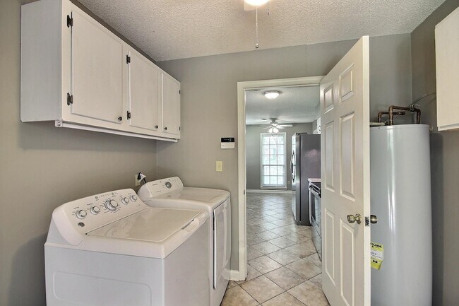 Building Photo - 1074 Tararidge Dr