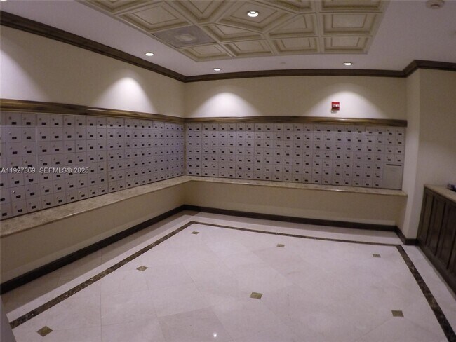 Building Photo - 18151 NE 31st Ct