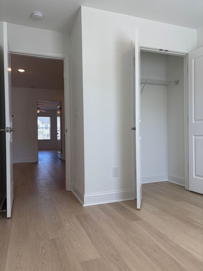 Building Photo - Knoxville 37920 - 3 bedroom 2.5 bath - cal...