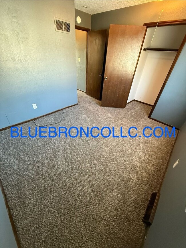 Building Photo - Newly renovated 2 bedroom with fresh paint...