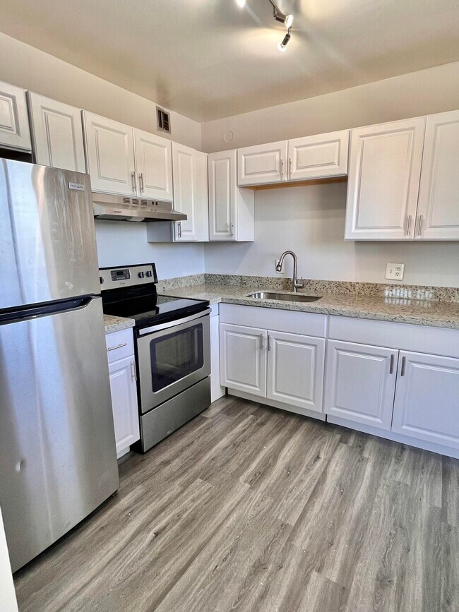 Building Photo - 6289 Lear Dr