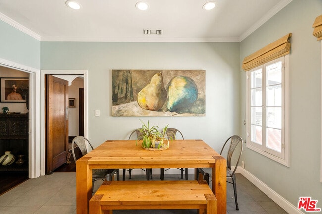 Building Photo - 144 S Orange Dr