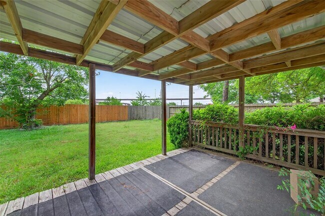 Building Photo - 6906 Pembrough Ln