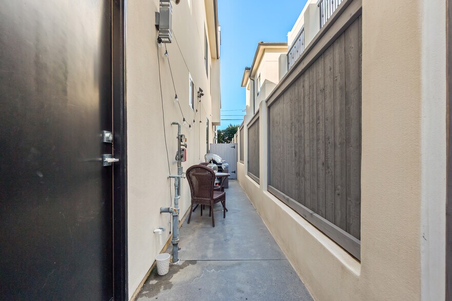 Building Photo - 2202 Felton Ln