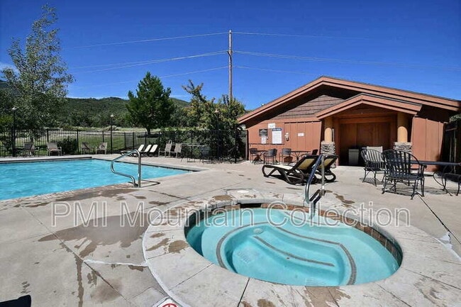 Building Photo - 1797 Fox Bay Dr