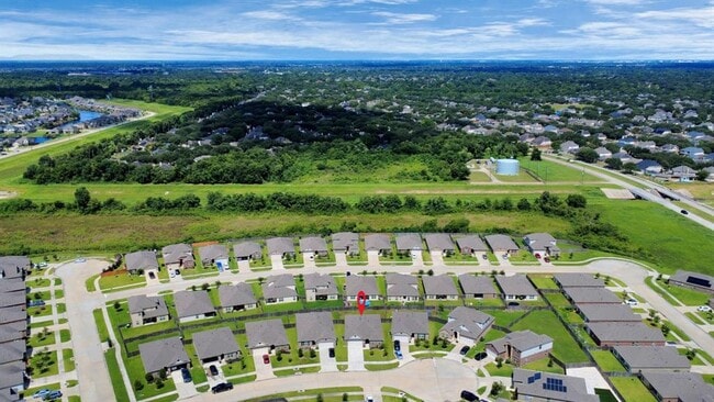 Building Photo - 2214 Welborn Dr