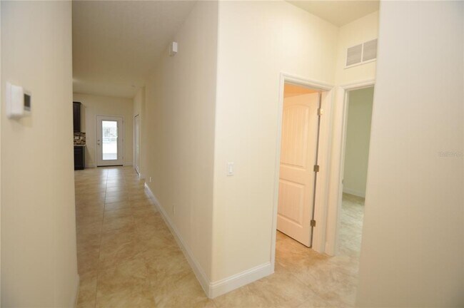 Building Photo - 17 Rainbow Ln