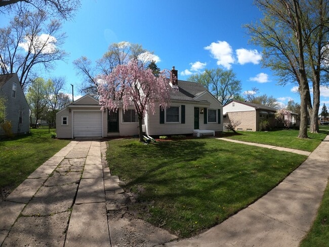 Building Photo - 4 Bed 2 Bath Farmington Hills home for lease