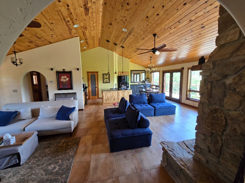 Building Photo - 33010 Engleman Ct