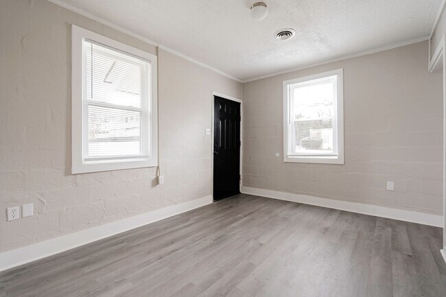 Building Photo - Charming Apartment Downtown Columbia - Housing Vouchers Accepted!