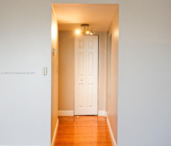 Building Photo - 100 Golden Isles Dr