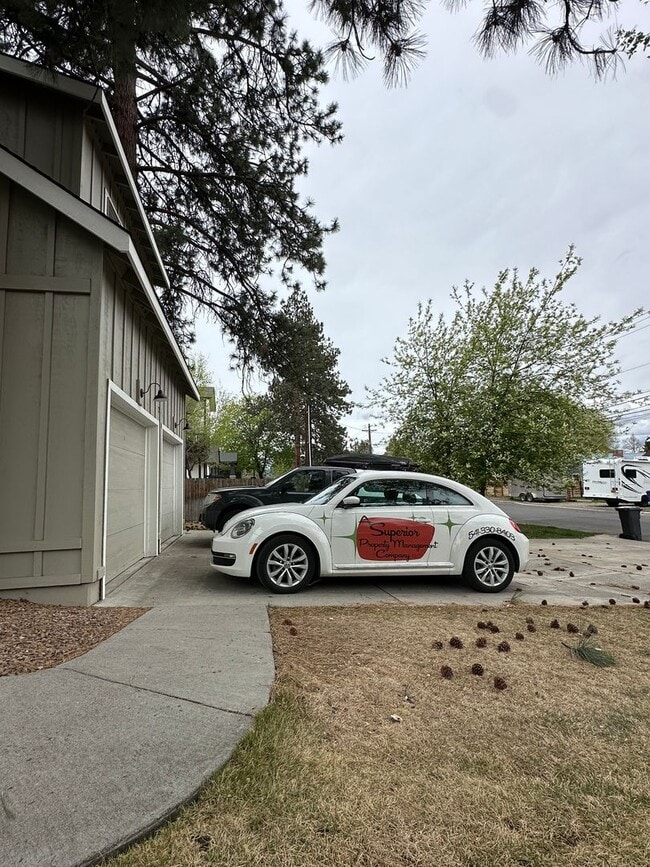 Building Photo - 25 SW Roosevelt Ave