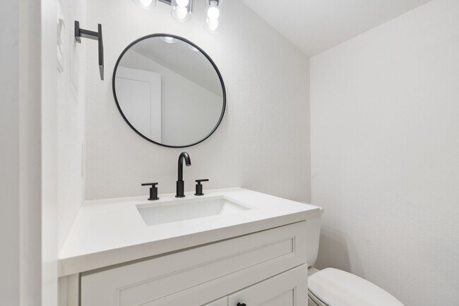 Building Photo - 868 E 35th St